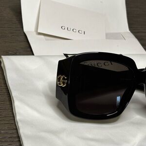 Gucci GG1402S Oversized Square Sunglasses Black Gold GG Logo + Plush Case Coa